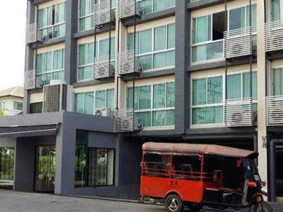The Grand Lunara At Srinakarin Bangkok