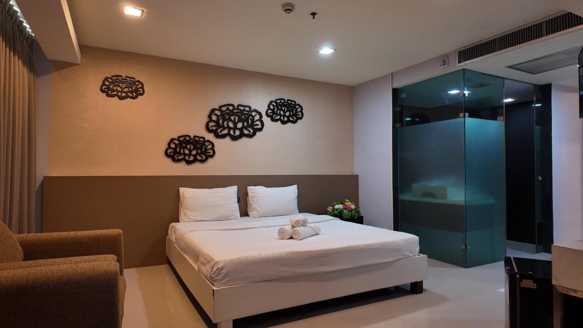 The Grand Lunara At Srinakarin Hotel Bangkok